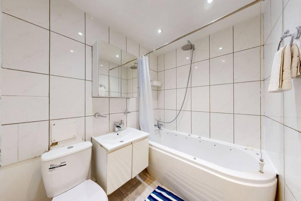Super 2 Bed House With Privategarden Daire Londra Dış mekan fotoğraf