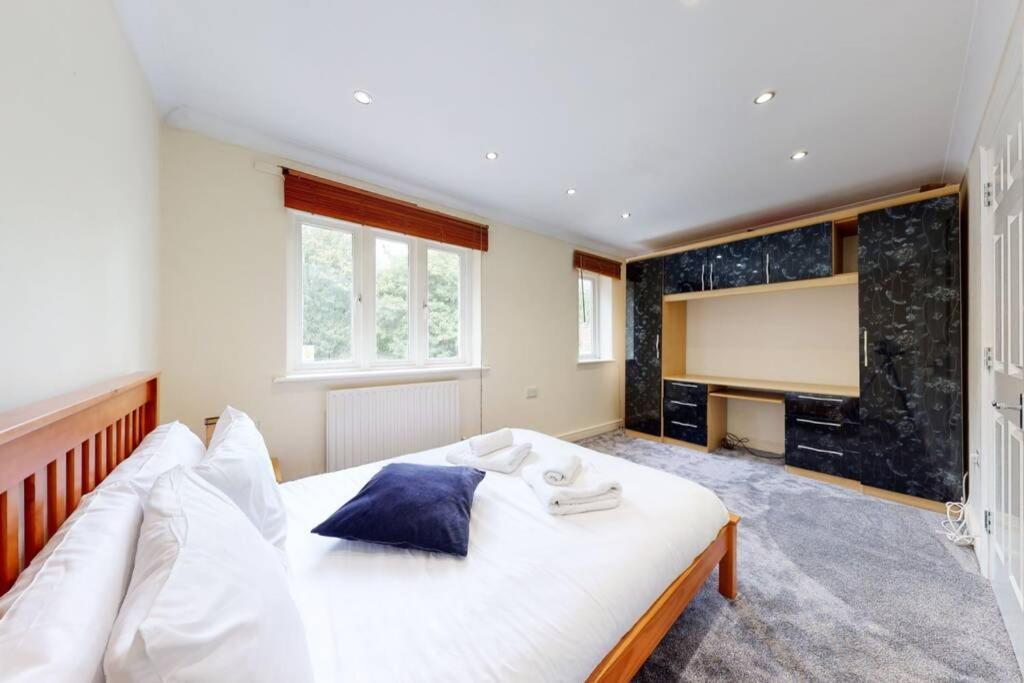 Super 2 Bed House With Privategarden Daire Londra Dış mekan fotoğraf