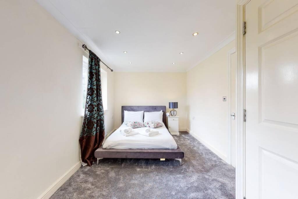 Super 2 Bed House With Privategarden Daire Londra Dış mekan fotoğraf