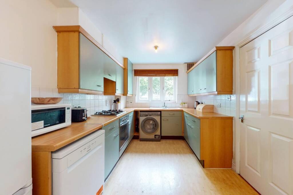 Super 2 Bed House With Privategarden Daire Londra Dış mekan fotoğraf