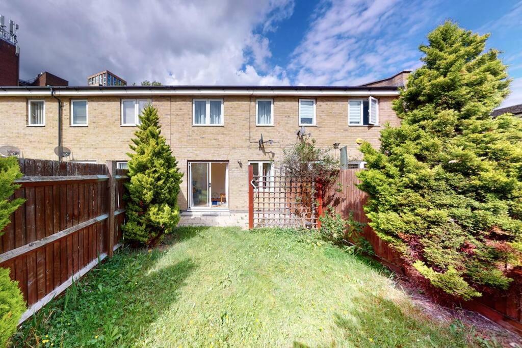 Super 2 Bed House With Privategarden Daire Londra Dış mekan fotoğraf