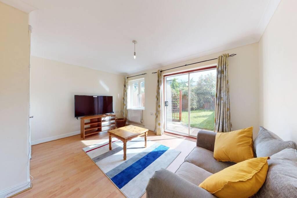 Super 2 Bed House With Privategarden Daire Londra Dış mekan fotoğraf