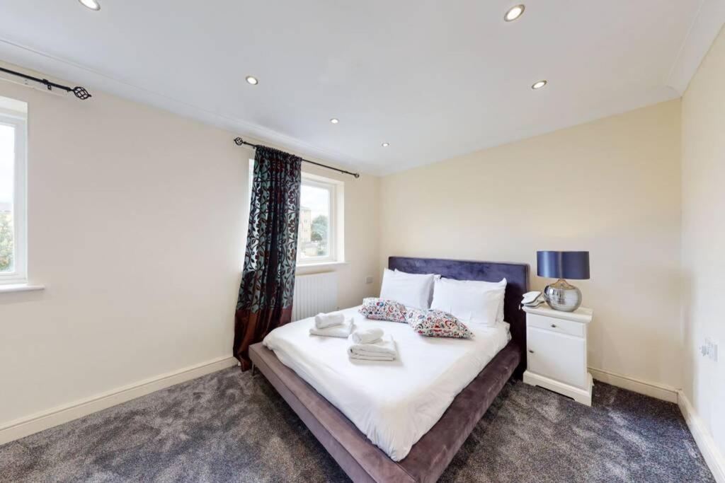 Super 2 Bed House With Privategarden Daire Londra Dış mekan fotoğraf