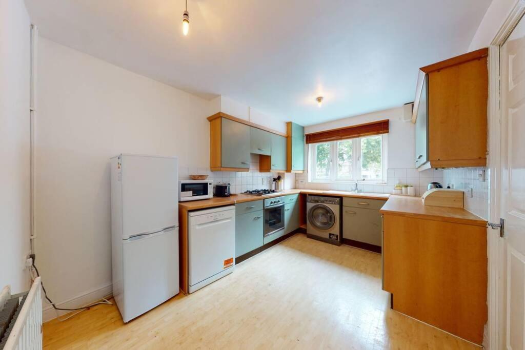 Super 2 Bed House With Privategarden Daire Londra Dış mekan fotoğraf